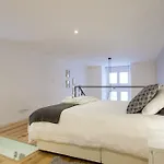 Iconic Tram Views & Loft Living - Loft In Bica Lejlighed