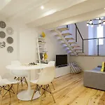 Iconic Tram Views & Loft Living - Loft In Bica * Lisboa