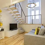 Iconic Tram Views & Loft Living - Loft In Bica