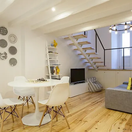 Iconic Tram Views & Loft Living - Loft In Bica * Lisboa